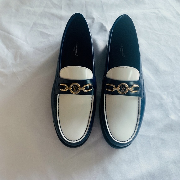 BRAND NEW Louis Vuitton Plain Toe Chain Leather Blue and White Loafer - Picture 1 of 13